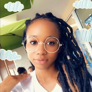 Meet your Posher, Apryl